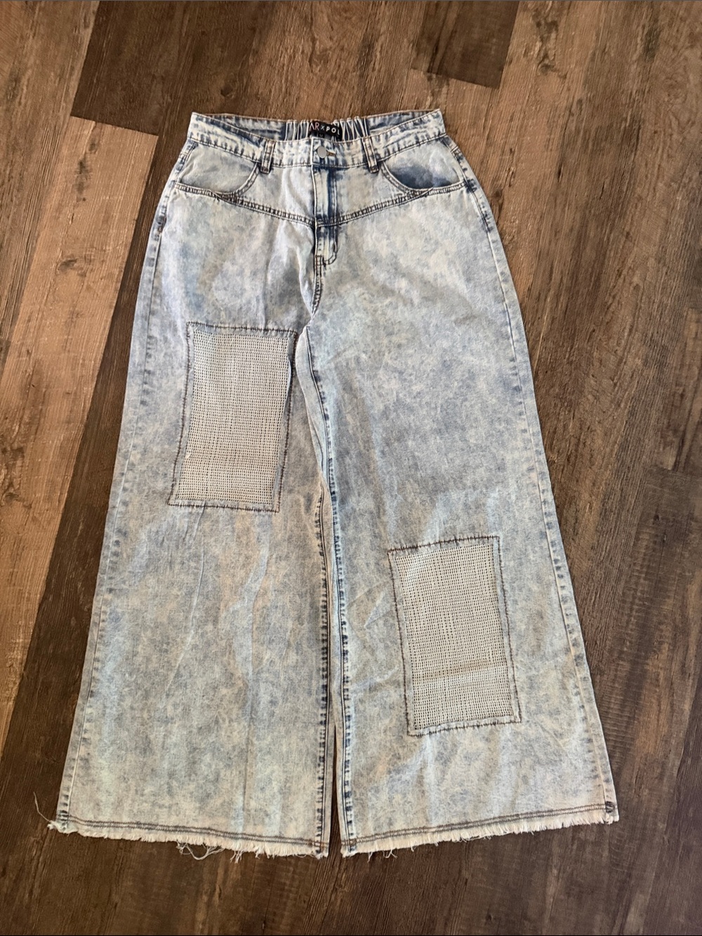 POL Light Acid Wash Wide-Leg Jeans with Knee Patches - Light Blue size medium